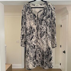 Halston Heritage long-sleeve shift dress. Abstract print. 100% silk. Size 10.